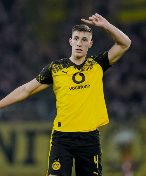 L’ex stella del Bayern Monaco boccia Schlotterbeck: “Resterebbe in panchina”