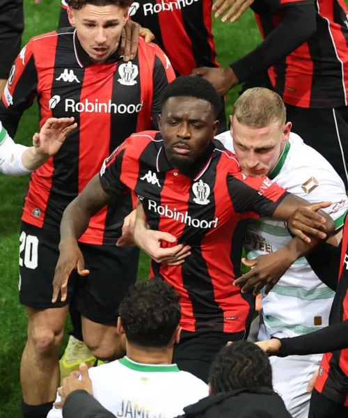 Calciatori fuori controllo, maxi rissa in Europa League: immagini