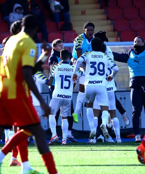 Due espulsioni e il Parma ribalta il Lecce nello scontro salvezza