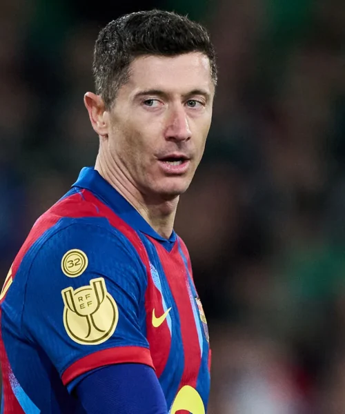 Lewandowski manda un messaggio sorprendente ad Hansi Flick sul suo futuro
