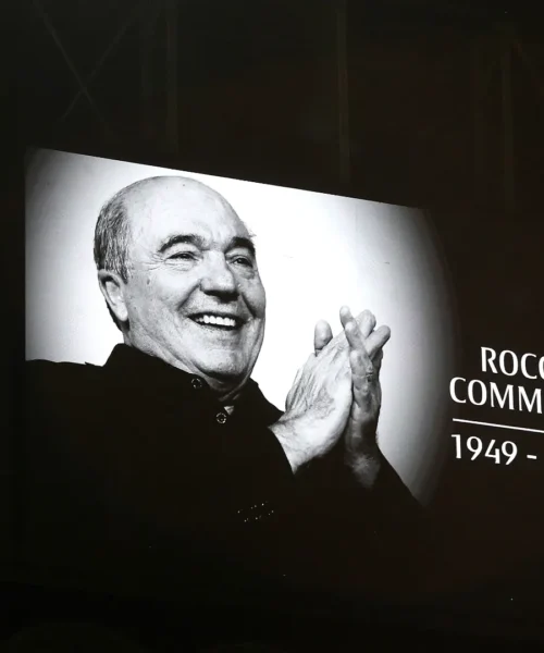 Vergogna a San Siro durante il minuto di silenzio per Rocco Commisso