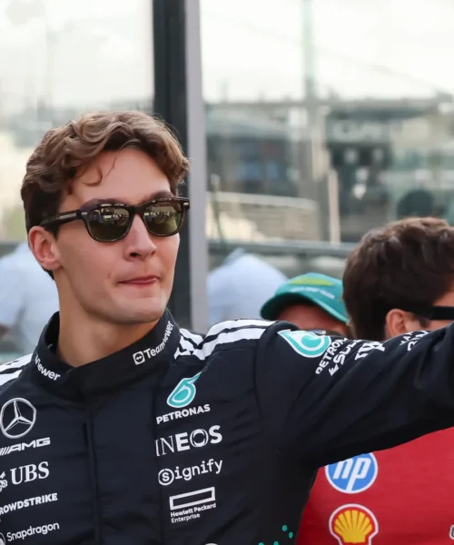 Lewis Hamilton e la Ferrari inquietano George Russell