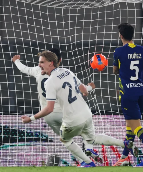 La Lazio soffre ma torna a vincere, il Verona si fa male da solo