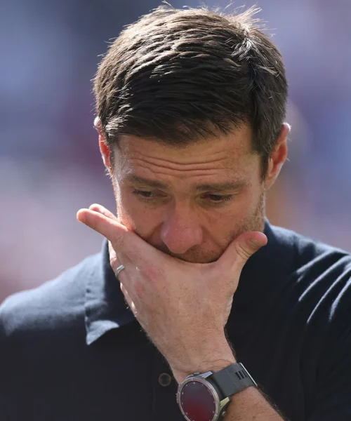 Arne Slot ai saluti, il Liverpool contatta il sostituto: non è Xabi Alonso