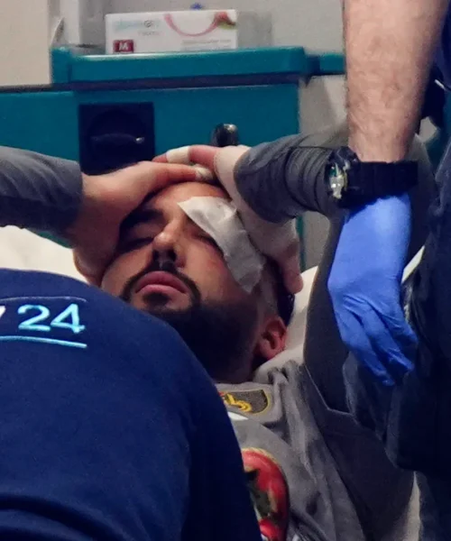 Partita interrotta e ambulanza in campo, le foto della grande paura