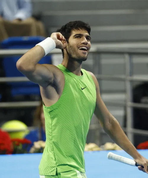 Carlos Alcaraz avanti tutta: vince ancora e guadagna su Jannik Sinner