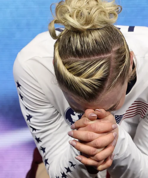 La star del pattinaggio è sotto choc e si dispera in pista: le foto