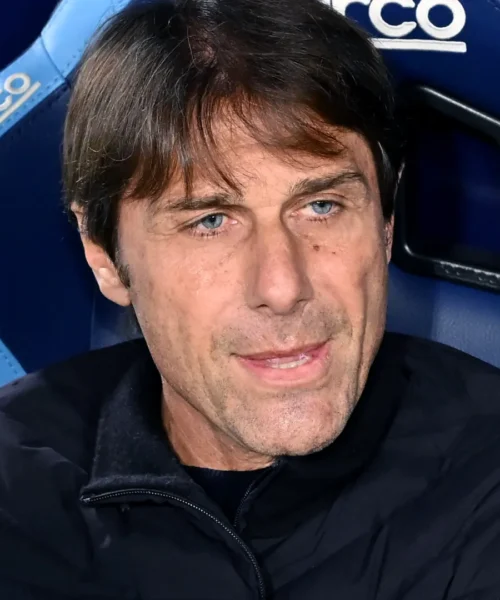 Antonio Conte annuncia l’addio al Napoli ma dribbla la Nazionale