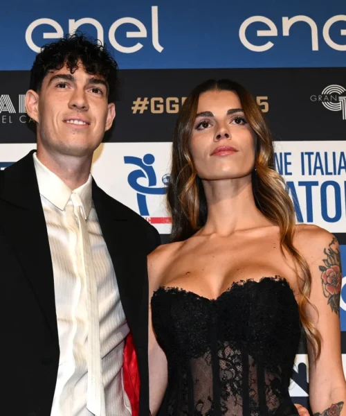 Insulti e minacce di morte: Bastoni e la moglie Camilla reagiscono. Foto