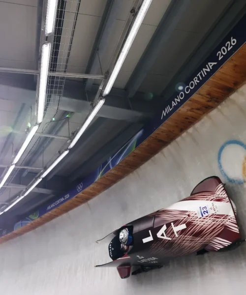 Atleta si ribalta con il bob: salvato in ospedale a Treviso