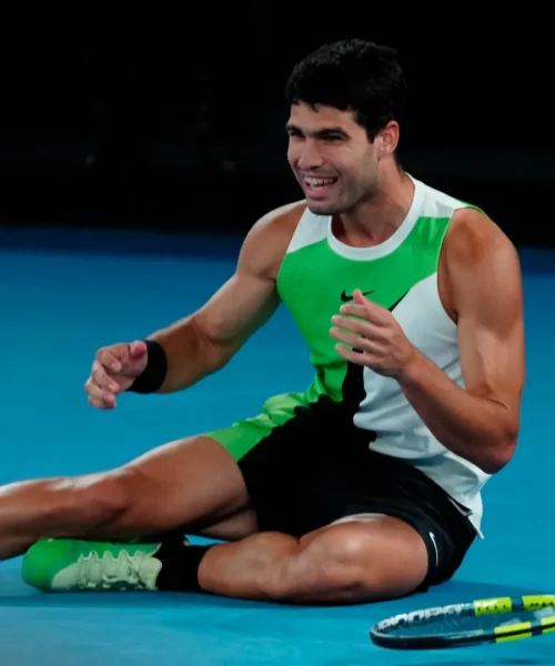 Carlos Alcaraz trionfa agli Australian Open e completa il Grande Slam: Novak Djokovic ko