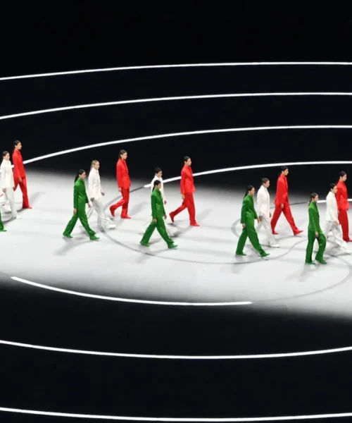 Le immagini della spettacolare cerimonia d’apertura di Milano Cortina 2026: colori, musica e stile italiano