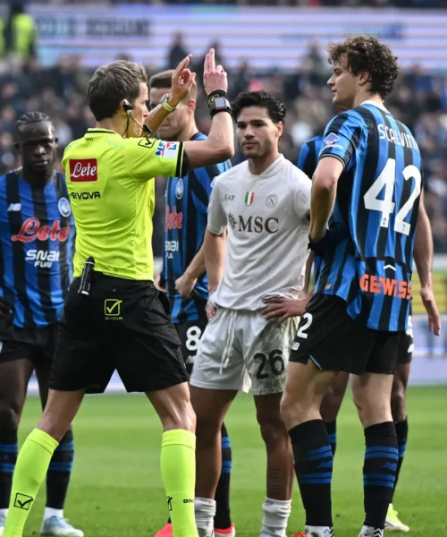 Rigore tolto e gol annullato al Napoli: bufera su Chiffi. Marelli spietato