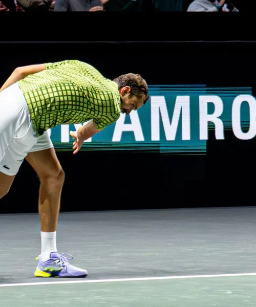 Ennesima scenata del campione, i tifosi chiedono la squalifica a vita. Foto