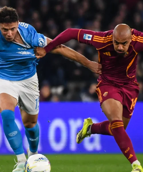 Doppio Malen, ma non è abbastanza: il Napoli rimonta due volte la Roma
