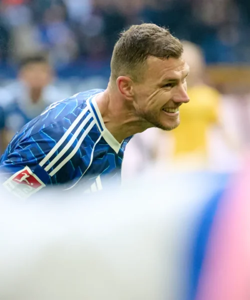 Edin Džeko segna ancora e fa infuriare i tifosi della Fiorentina