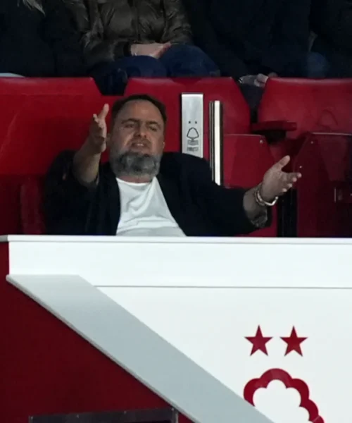 Il presidente furioso caccia a mezzanotte il terzo allenatore della stagione