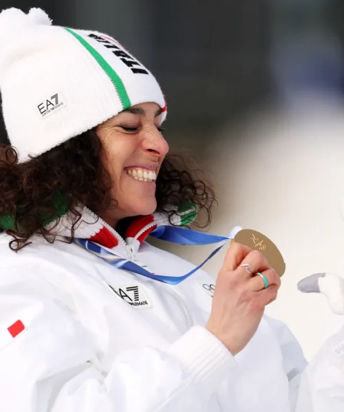 Federica Brignone, è qui la festa! Le foto della campionessa con l’oro al collo