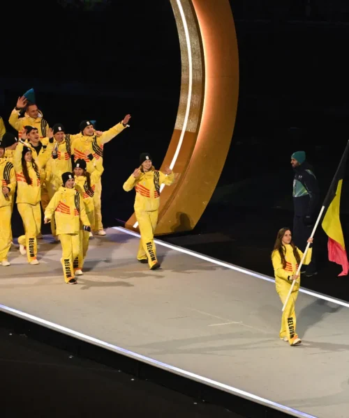 Milano Cortina: mancava un portabandiera, gli hanno cancellato il treno