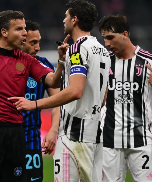 Per l’ex arbitro Graziano Cesari quello da espellere era un altro: Alessandro Bastoni