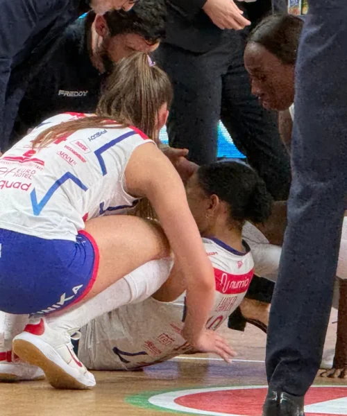 Brutto infortunio per la compagna, Paola Egonu con il cuore in gola: le foto