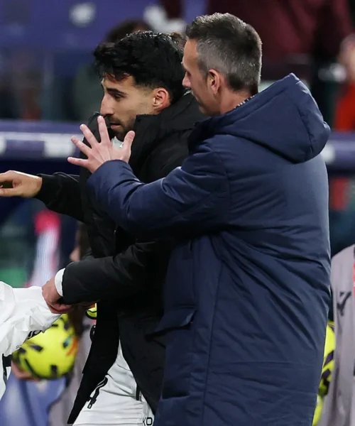 Calciatore distrutto dalle critiche dopo il bruttissimo gesto, le foto