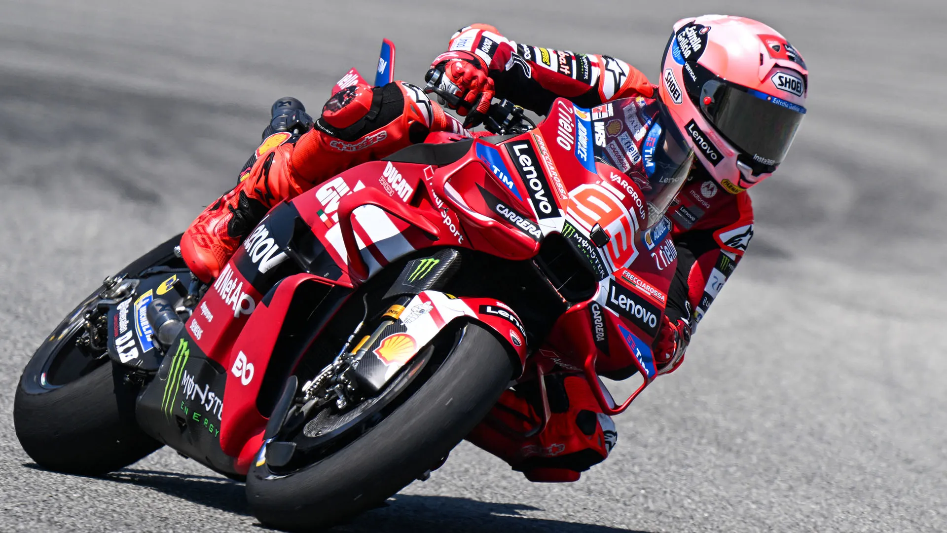 Marc Marquez sfreccia in pista con la nuova Ducati: le foto - Sportal.it