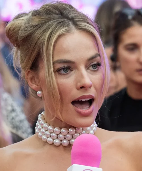 Anche Barbie ha una squadra del cuore: le foto della splendida Margot Robbie