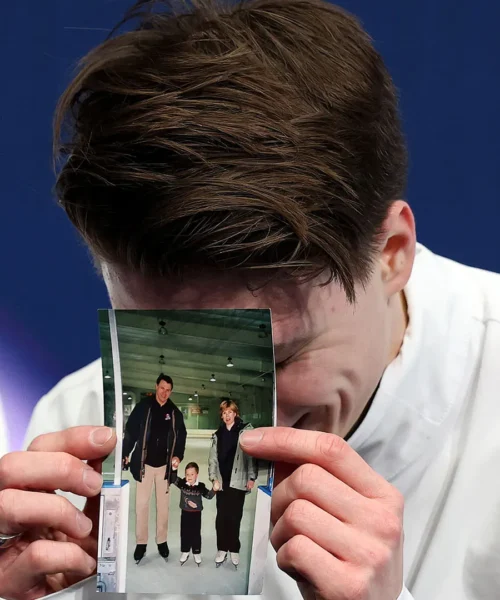 La stella del pattinaggio mostra una foto e commuove tutti: le immagini