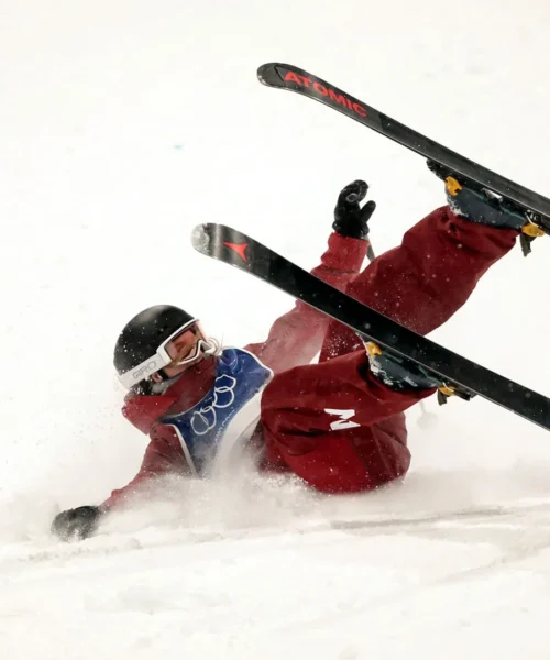 Enorme spavento per la campionessa, le foto della brutta caduta