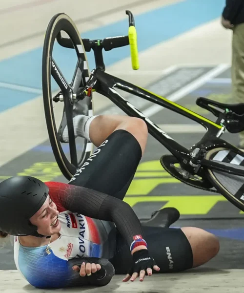 Terribile caduta delle campionesse, disastro sfiorato. Le foto