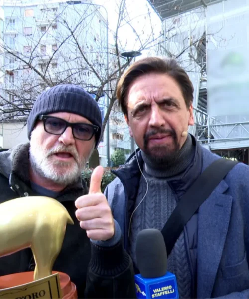 Andrea Pucci riceve il Tapiro e punge Fiorello