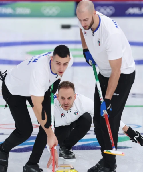 Curling, l’Italia maschile inizia con un sorriso