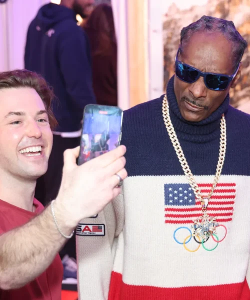 Massimo Boldi no, Snoop Dogg sì. Il rapper risponde: “Porto pace e amore”