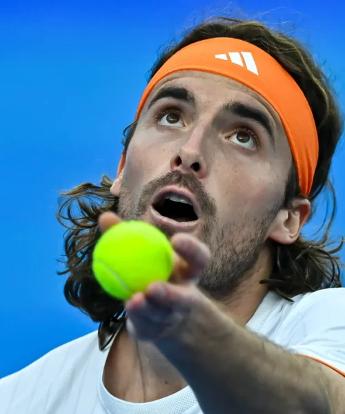 Stefanos Tsitsipas, ma cosa combini? Sempre peggio