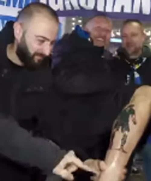Interista si tatua l’antisportiva esultanza di Alessandro Bastoni: ne va fiero