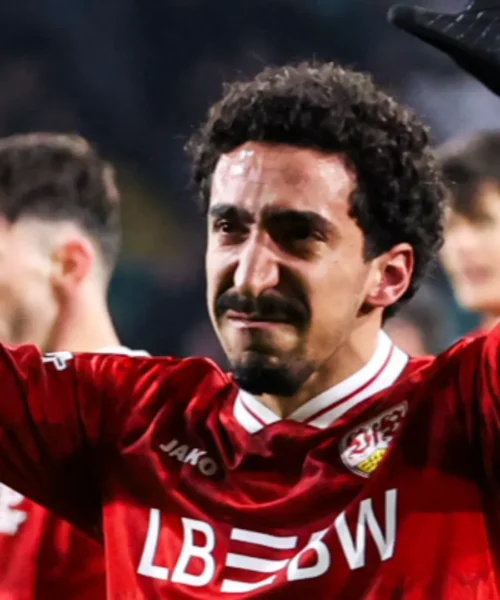 Scoppia a piangere dopo il gol, le foto della dedica speciale