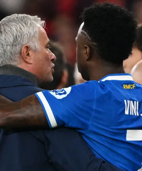 Mourinho si scaglia contro Vinicius Jr che reagisce via social