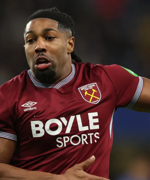 È troppo muscoloso: vietati gli allenamenti al calciatore che sembra Hulk