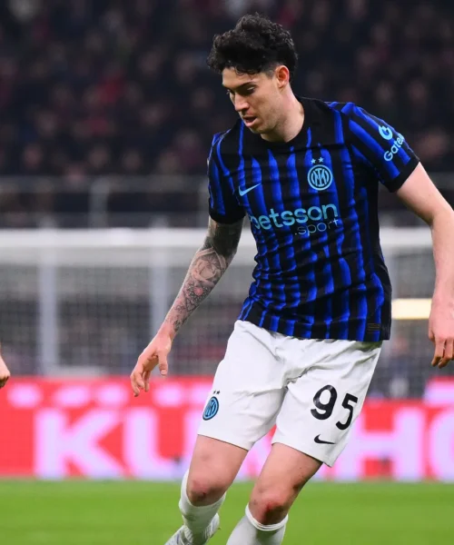 San Siro non perdona: Alessandro Bastoni demolito di fischi durante Milan-Inter