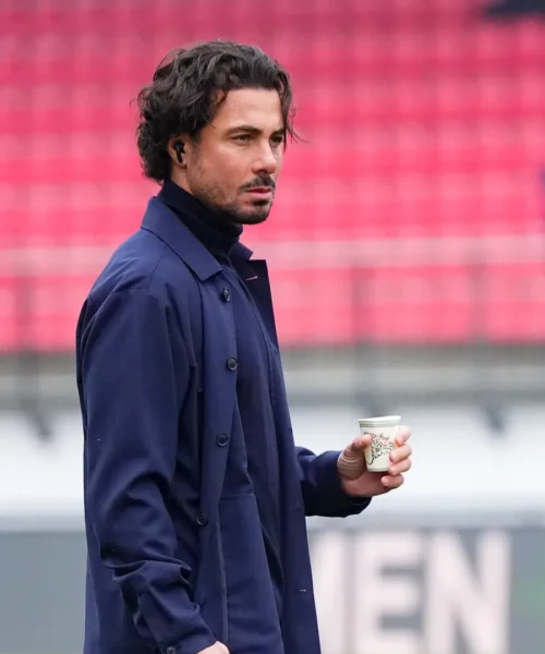 Scambio di vedute tra Armando Izzo e un tifoso dell’Avellino che parla di pensione