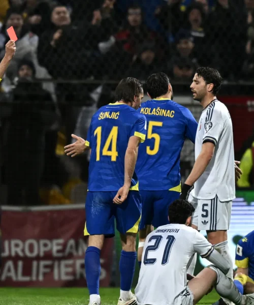 Alessandro Bastoni espulso: l’Italia resta in 10 uomini