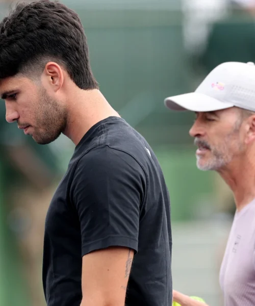 Carlos Alcaraz sotto la lente dei critici: il coach del murciano apre a uno scenario inatteso
