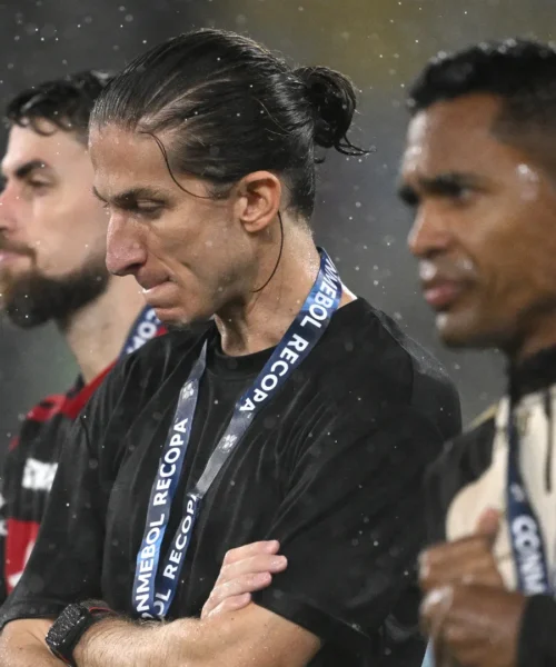 Vince 8-0 e viene esonerato: l’assurdo destino dell’allenatore campione in carica