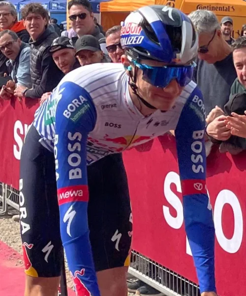 Giulio Pellizzari sulle orme di Michele Scarponi alla Tirreno-Adriatico: l’emozione del nuovo leader