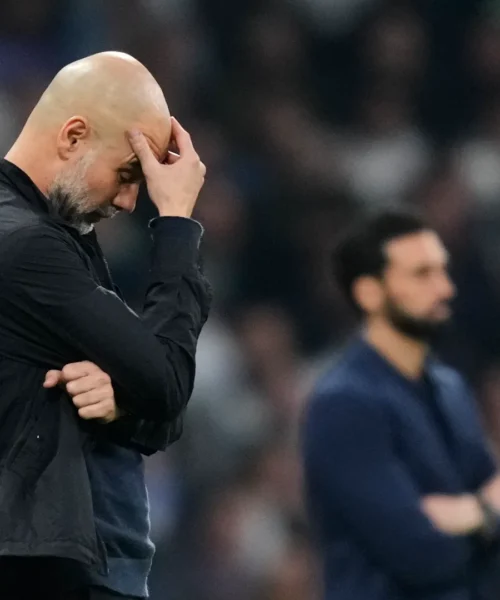 “Trattato come un principiante”: Pep Guardiola demolito dai giornali dopo l’umiliante ko