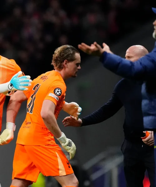 Bufera contro l’allenatore dopo la mossa controversa: “L’ha umiliato!”