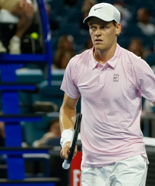 Jannik Sinner spietato quando conta: Alex Michelsen lotta ma deve arrendersi