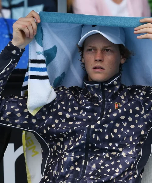 Ostacolo pioggia: Jannik Sinner aspetta e spera