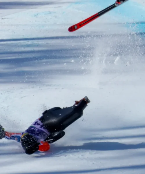 Grande paura alle Paralimpiadi, le foto della brutta caduta del campione